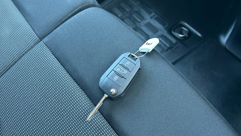 Peugeot Expert E-L2 100kW 75kWh Professional Van Auto